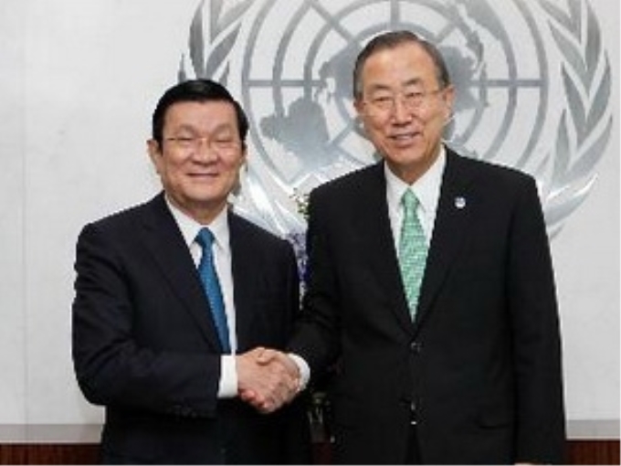 Chủ tịch nước Trương Tấn Sang gặp Tổng thư ký Liên Hiệp Quốc Ban Ki-moon tại Trụ sở Liên Hiệp Quốc ở New York. (Ảnh: Nguyễn Khang/TTXVN)